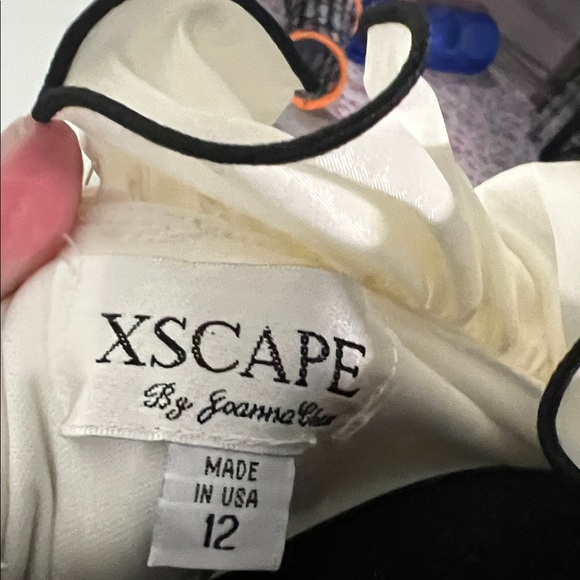 Xscape White Ruffle Blouse - Picture 2 of 3